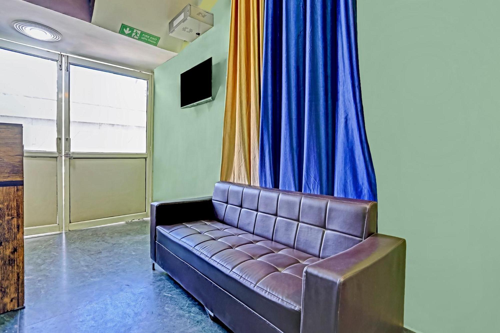 Hotel O Pari Hotel Ghaziabad Exteriör bild
